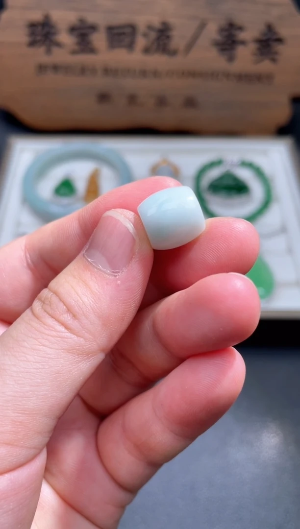 【闪购商品】翡翠颈饰未镶嵌为付尾款4000..