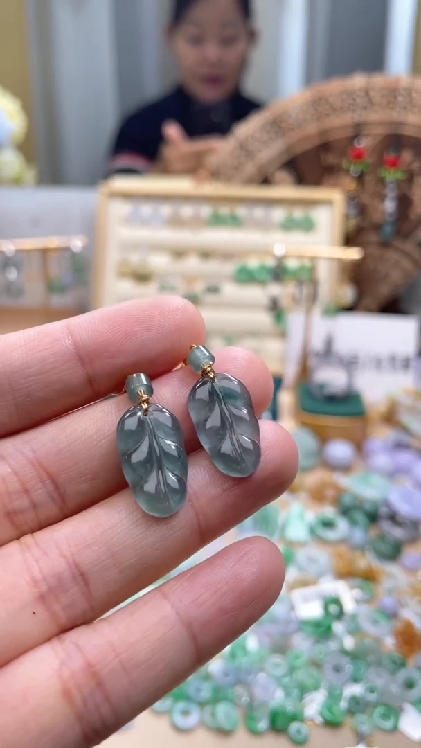 【闪购商品】翡翠颈饰未镶嵌叶子一对