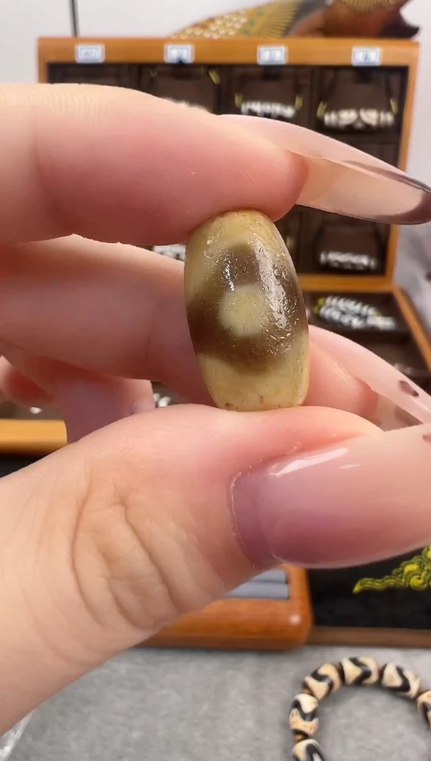 玛瑙/玉髓（覆膜）颈饰未镶嵌51.（微瑕）