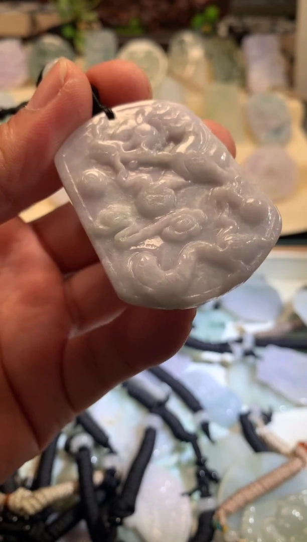 翡翠未镶嵌颈饰7/03/039