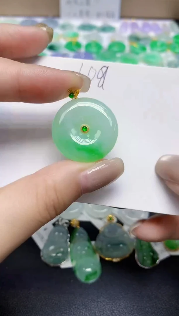 颈饰18K金镶嵌翡翠天然缅甸翡翠A货翡翠百元以上9元证书费自理