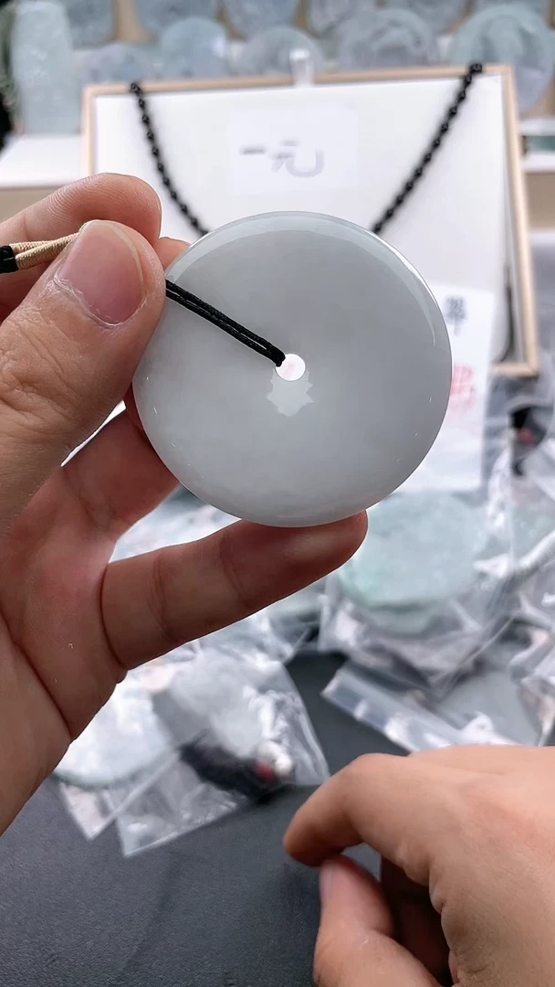 翡翠未镶嵌颈饰..../6/8/ 64