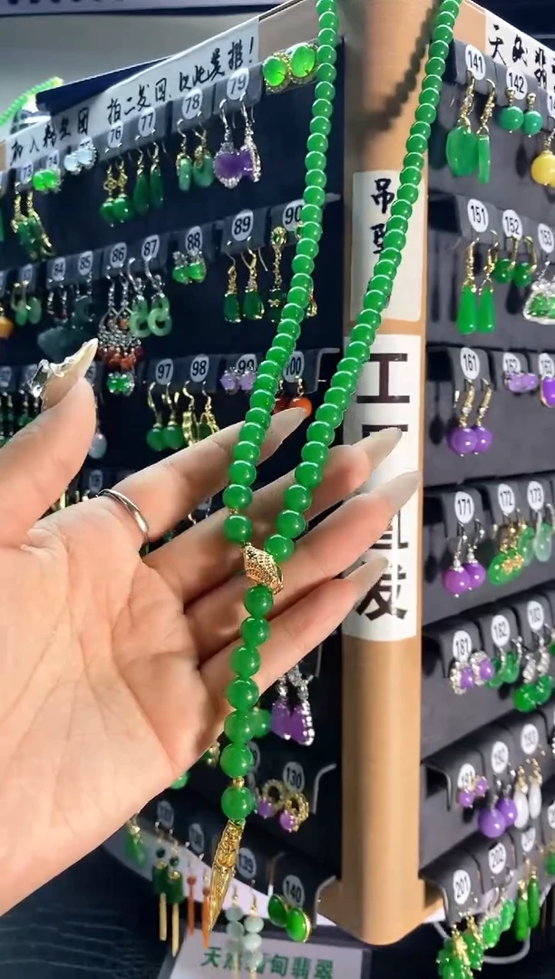 【闪购商品】翡翠颈饰银S925镶嵌蛇链....