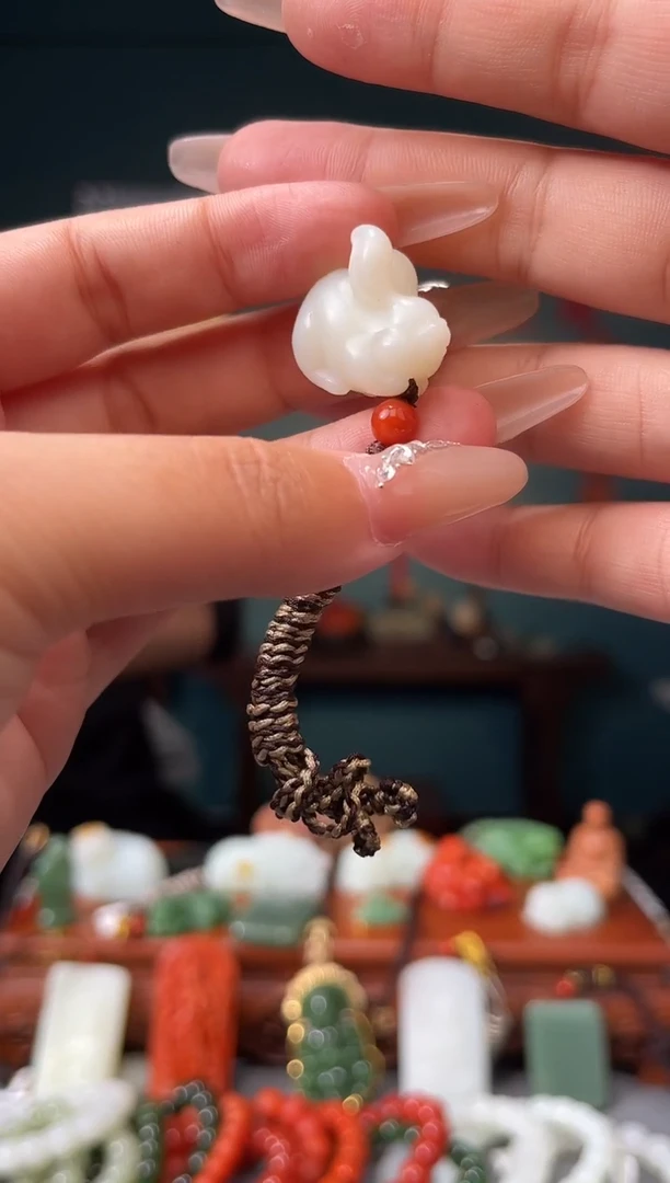 和田玉未镶嵌颈饰吊坠