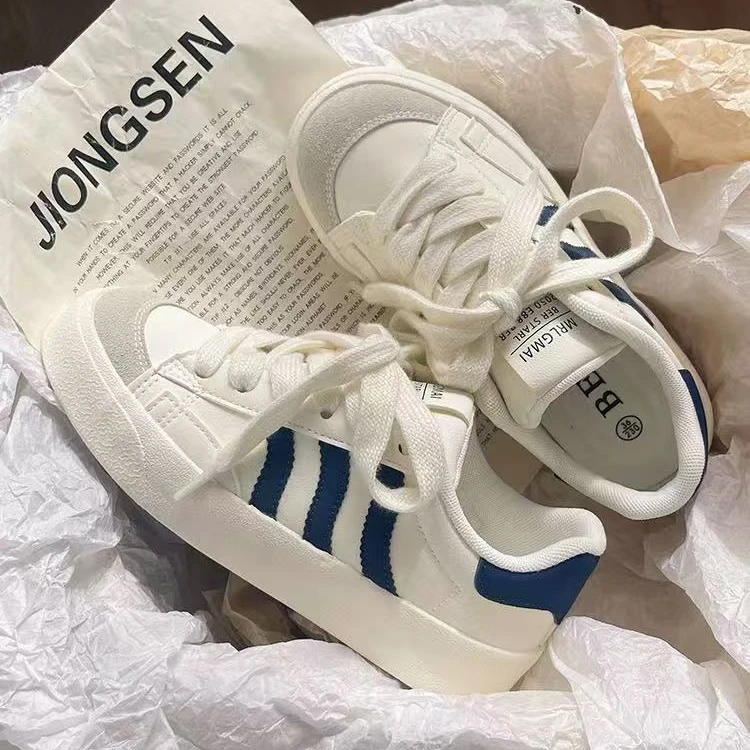 2025新款厚底韩版薄荷曼波多巴胺小白鞋圆头透气小众日常休闲鞋潮