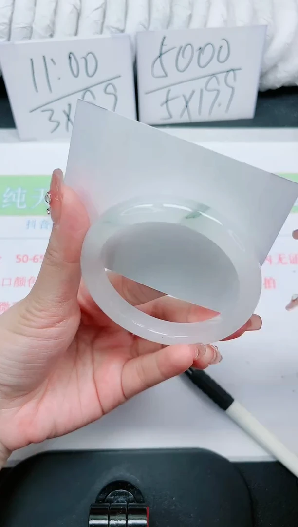 【闪购商品】石英质玉手镯未镶嵌78