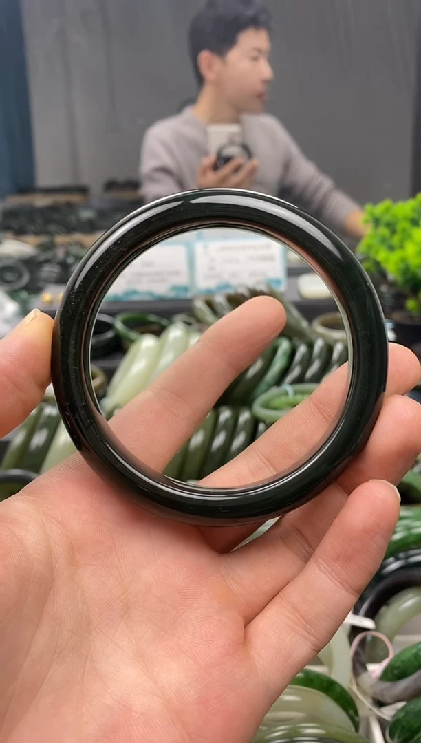 未镶嵌手镯和田玉64