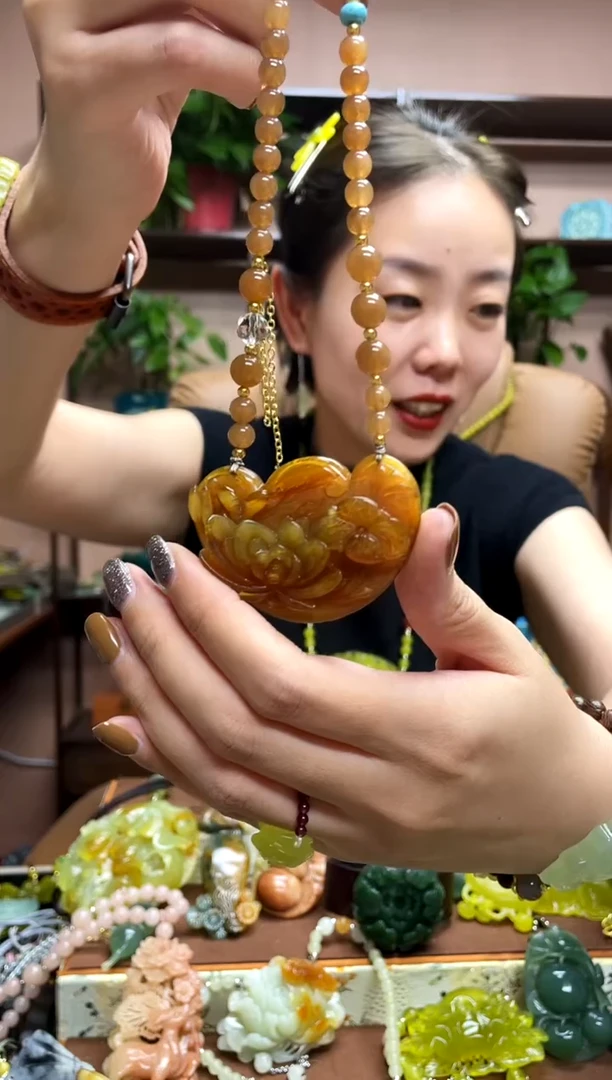 未镶嵌岫玉颈饰·