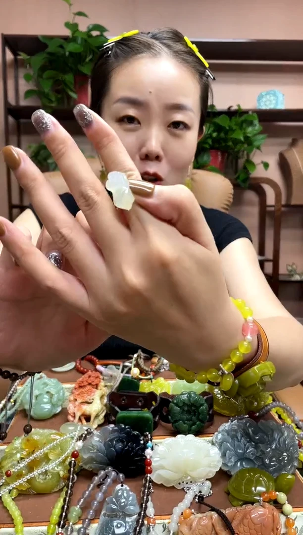 未镶嵌岫玉吊坠多样性发货发其中之一