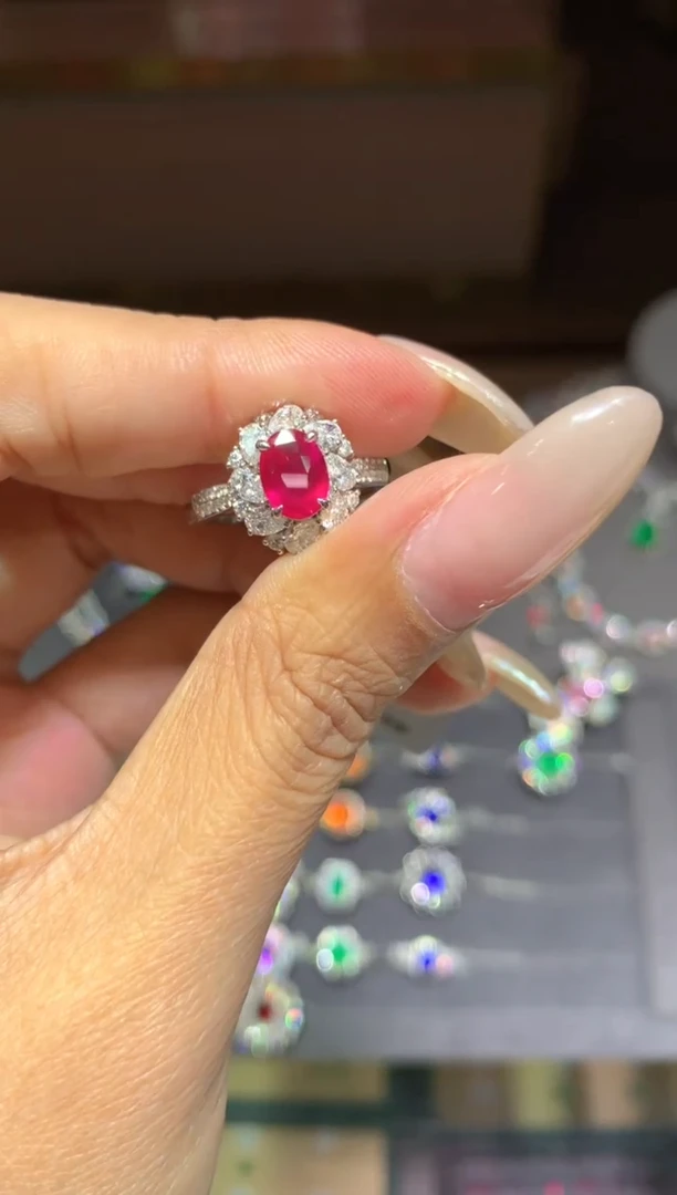 18K金镶嵌戒指红宝石1.01ct