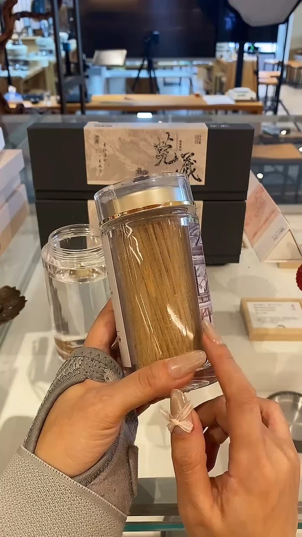 香篆1印度老山檀-无粘方柱香8.8CM-100g亚克力瓶装