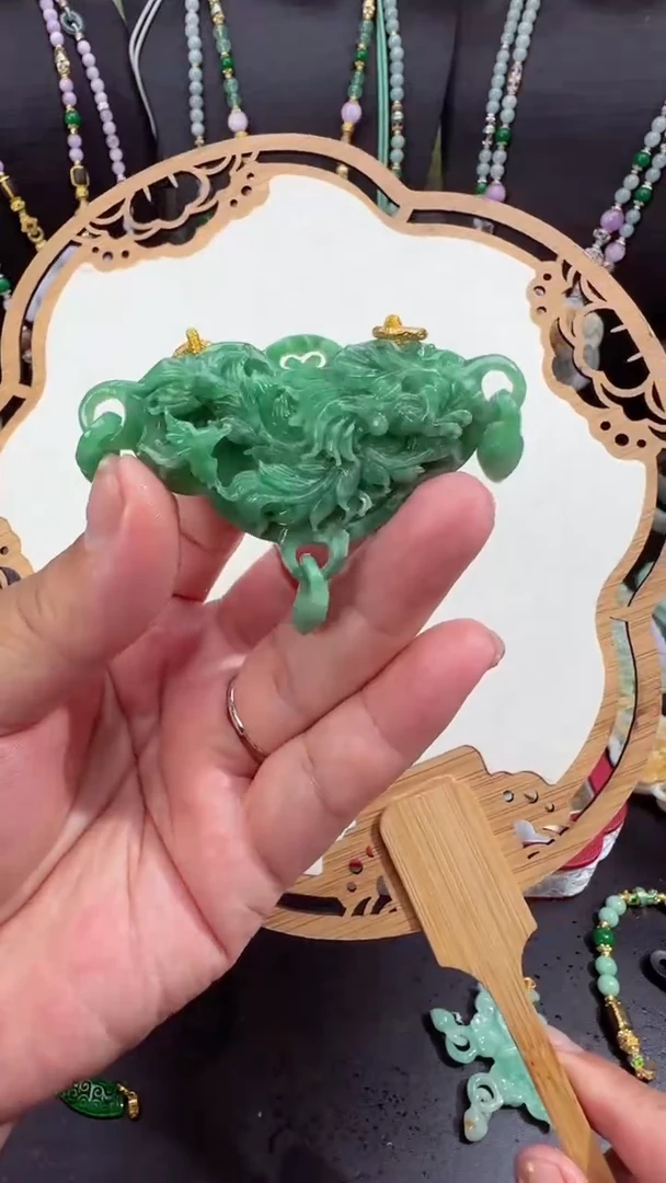 翡翠未镶嵌颈饰吊坠
