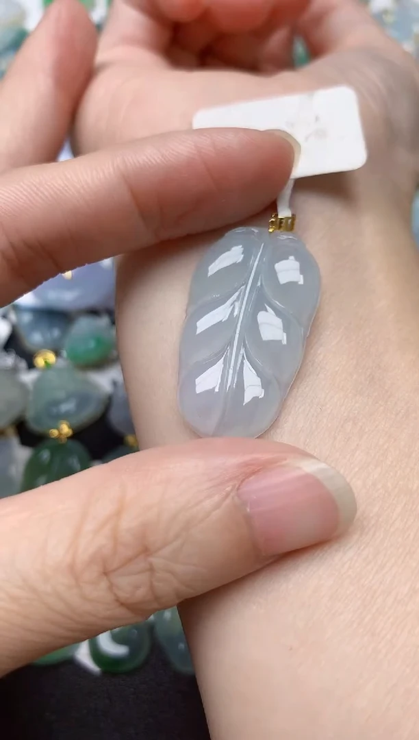 颈饰18K金镶嵌翡翠天然缅甸A货翡翠