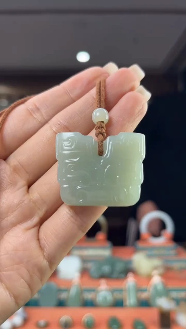 颈饰未镶嵌和田玉佩佩