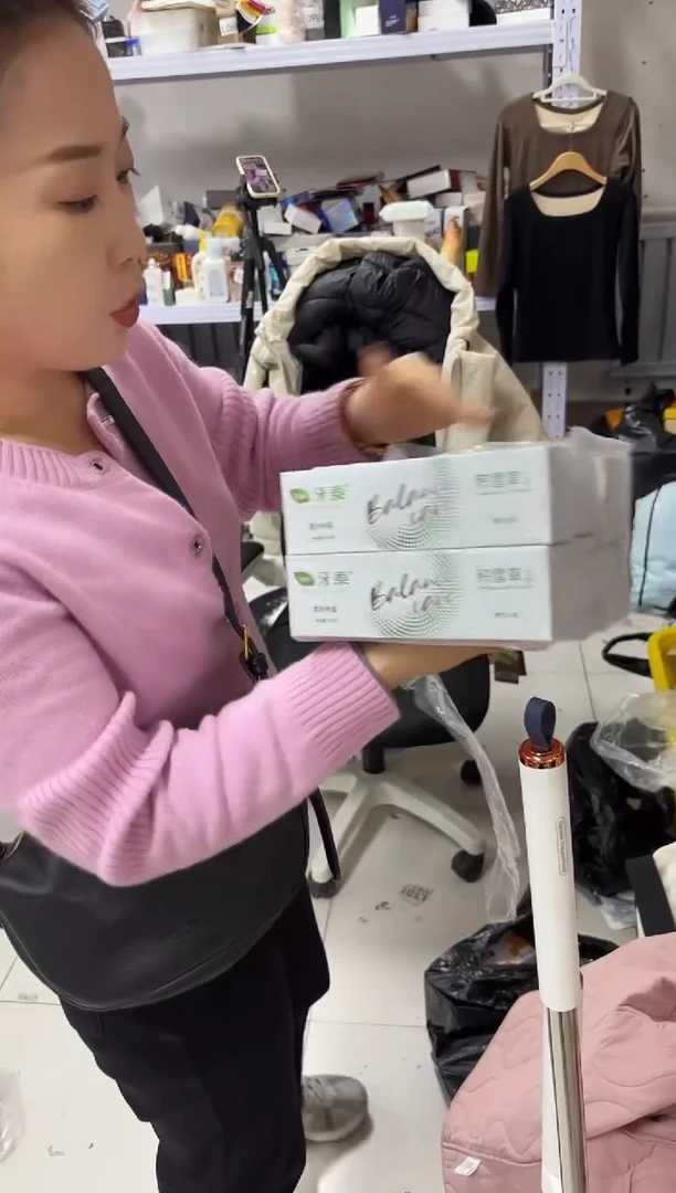 PVC点点小红心 关注主播发两个牙膏二楼