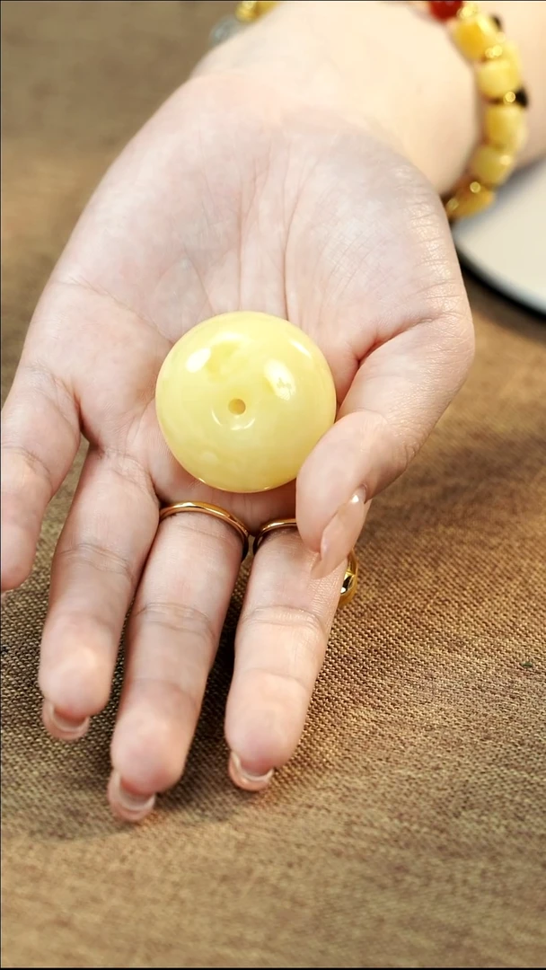 裸石琥珀未镶嵌俄料白蜡平安扣