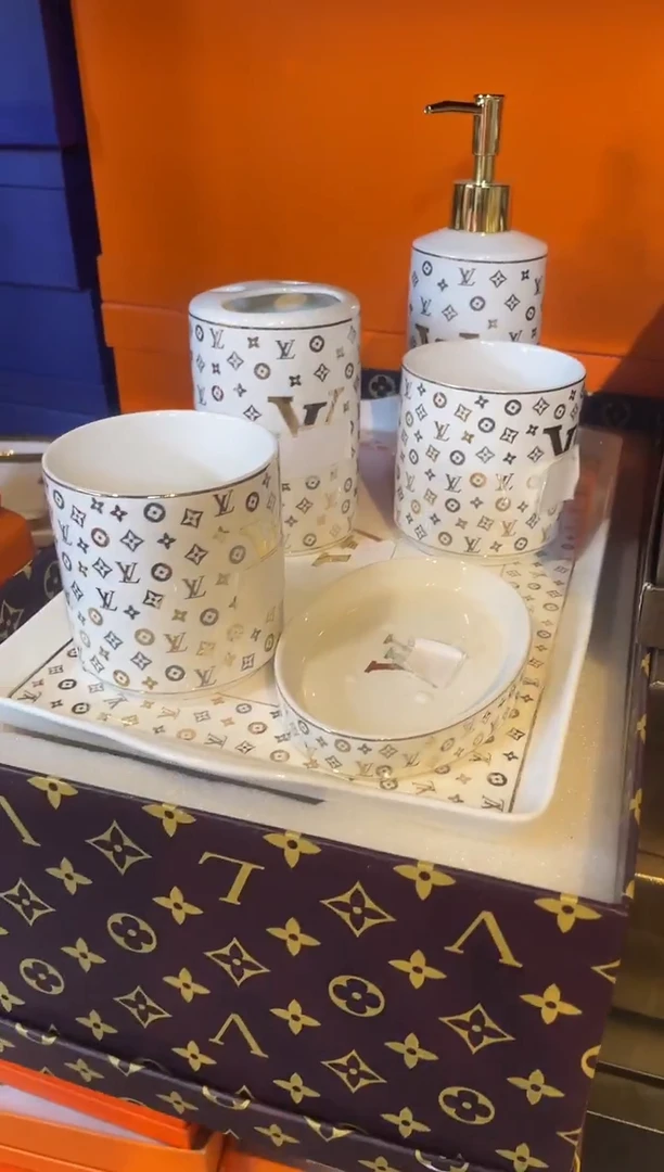 杯鸿辉家品牌瓷器，京东包邮！