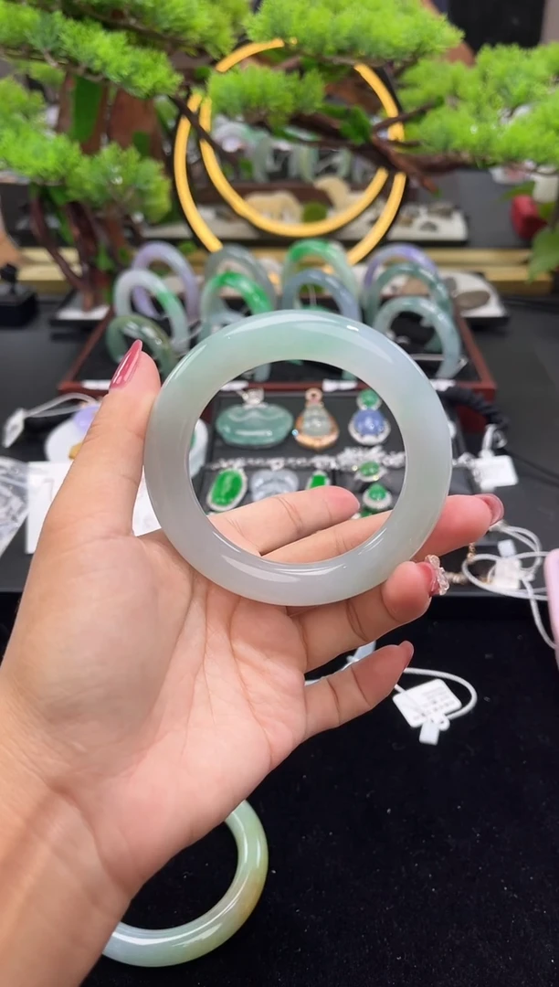 未镶嵌手镯翡翠手镯