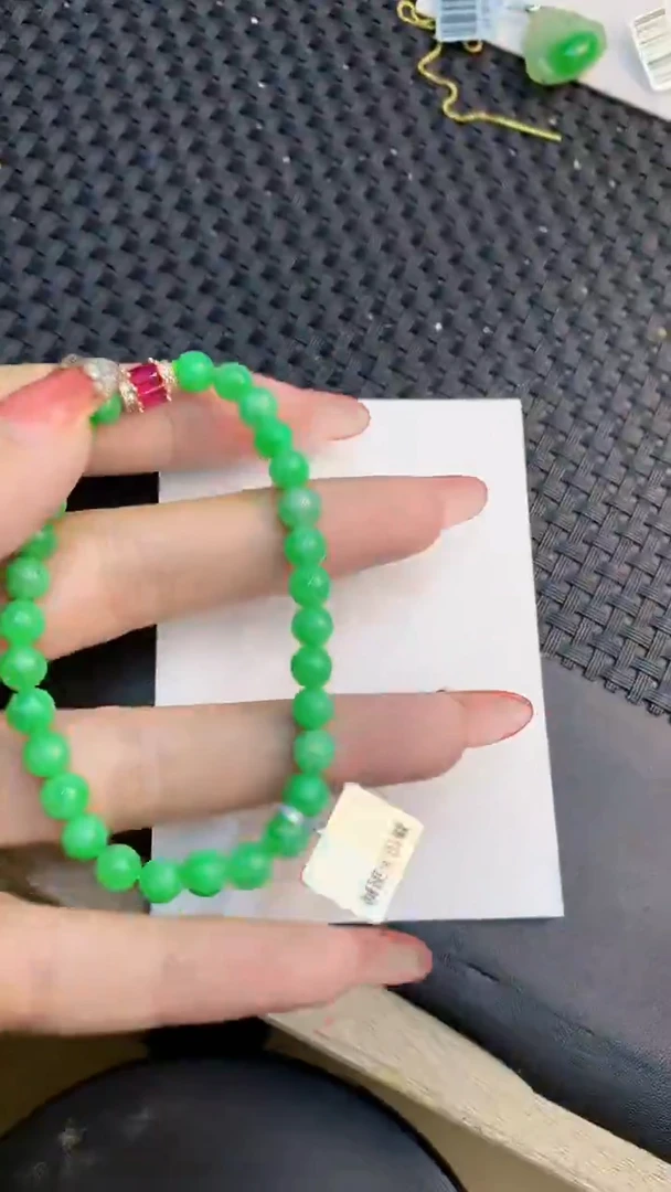 颈饰未镶嵌翡翠1