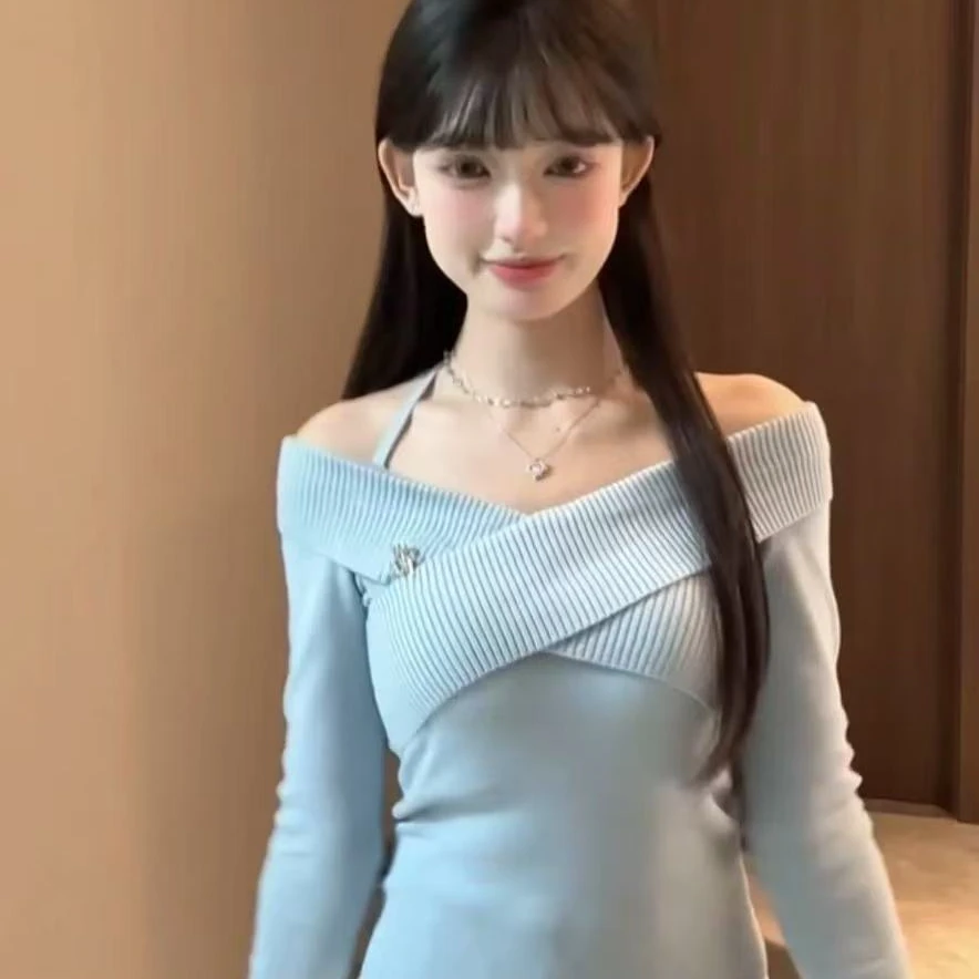 韩系蓝色一字肩挂脖针织衫女秋季设计感小众交叉修身显瘦短款上衣