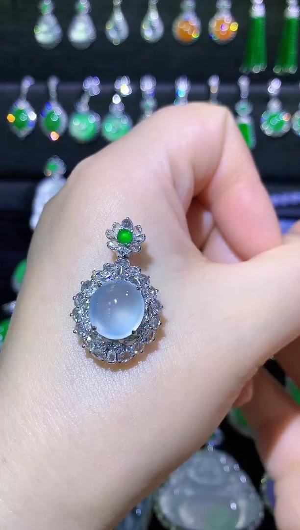 吊坠(不含链)18K金镶嵌翡翠高冰玻璃种满钻围镶蛋面