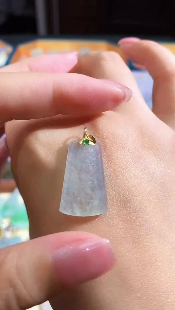 翡翠18K金镶嵌颈饰250604052