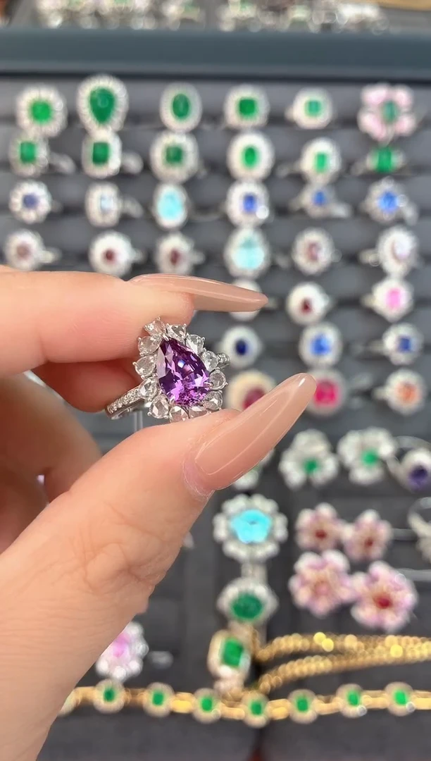 戒指彩色蓝宝石18K金镶嵌-2.1克拉*无烧紫蓝宝