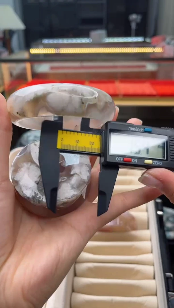 石英质玉手镯未镶嵌58圈口（赠送镯心）3910068