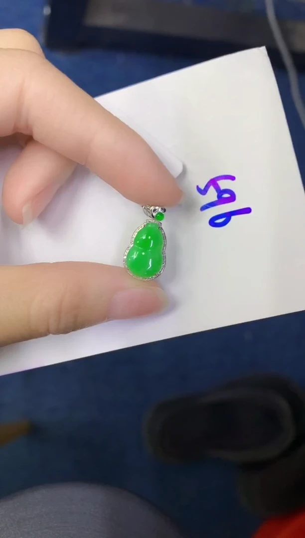 颈饰18K金镶嵌翡翠缅甸天然翡翠A货