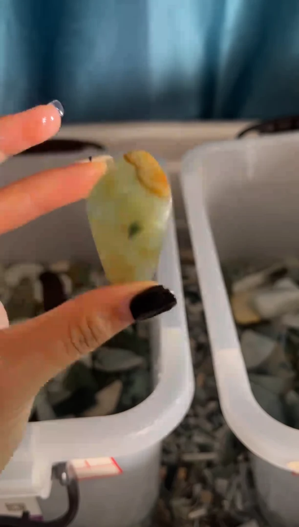 翡翠挂件未镶嵌翡翠