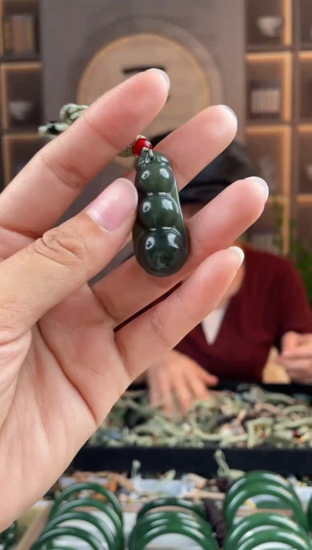 颈饰未镶嵌和田玉拍一发一，拍一发一