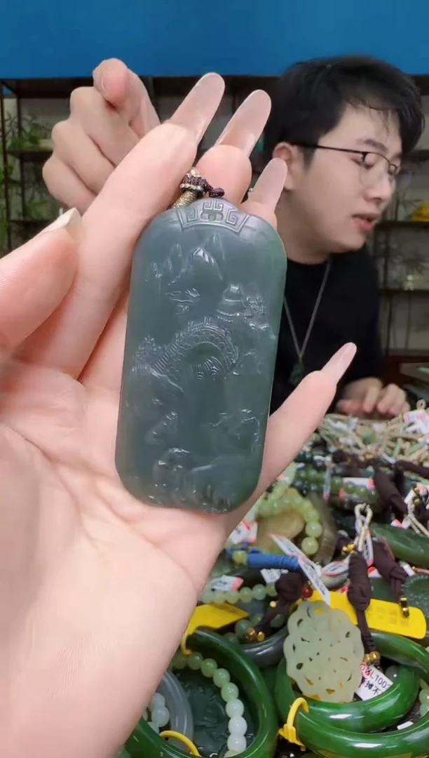 颈饰未镶嵌和田玉1