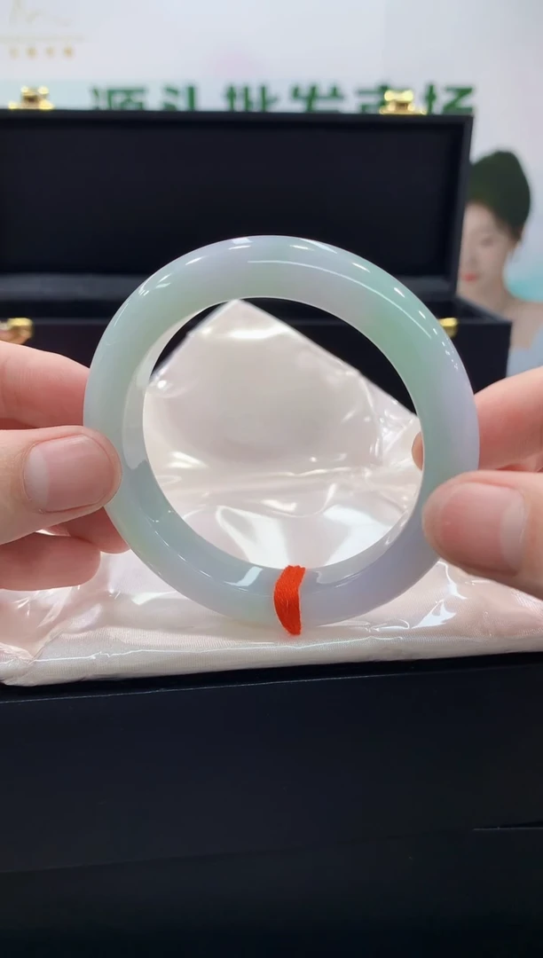 翡翠手镯未镶嵌手镯