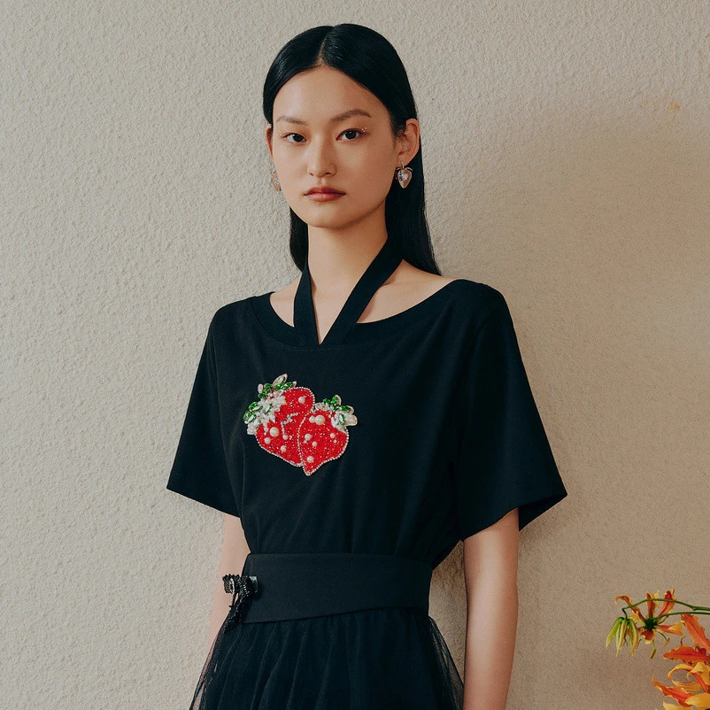 莓钉珠挂脖宽松T恤休闲运动风五分袖上衣