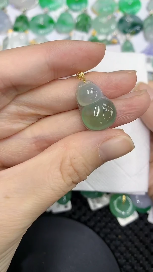 颈饰18K金镶嵌翡翠1111111111111