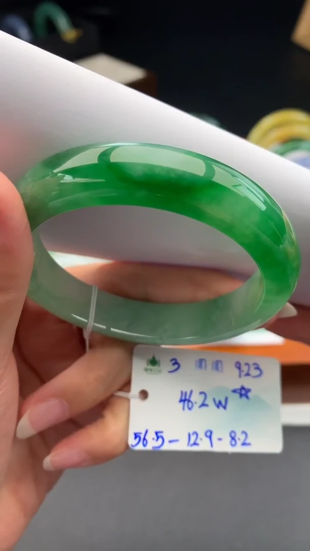 未镶嵌手镯翡翠自带#送人#，联系客服核对地址~