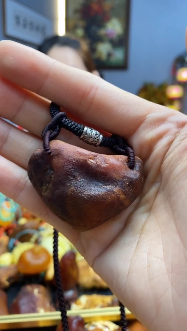 未镶嵌颈饰琥珀吊坠