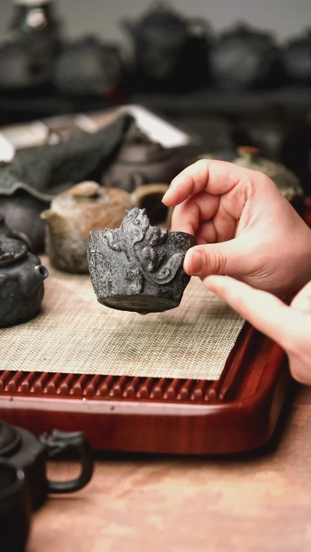 柯荣盛老师作品冰碛岩重工雕刻豹纹貔貅杯
