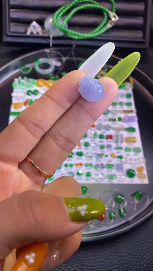 翡翠挂件未镶嵌金蟾