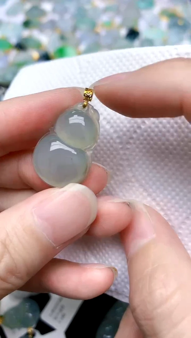 颈饰18K金镶嵌翡翠天然A货翡翠