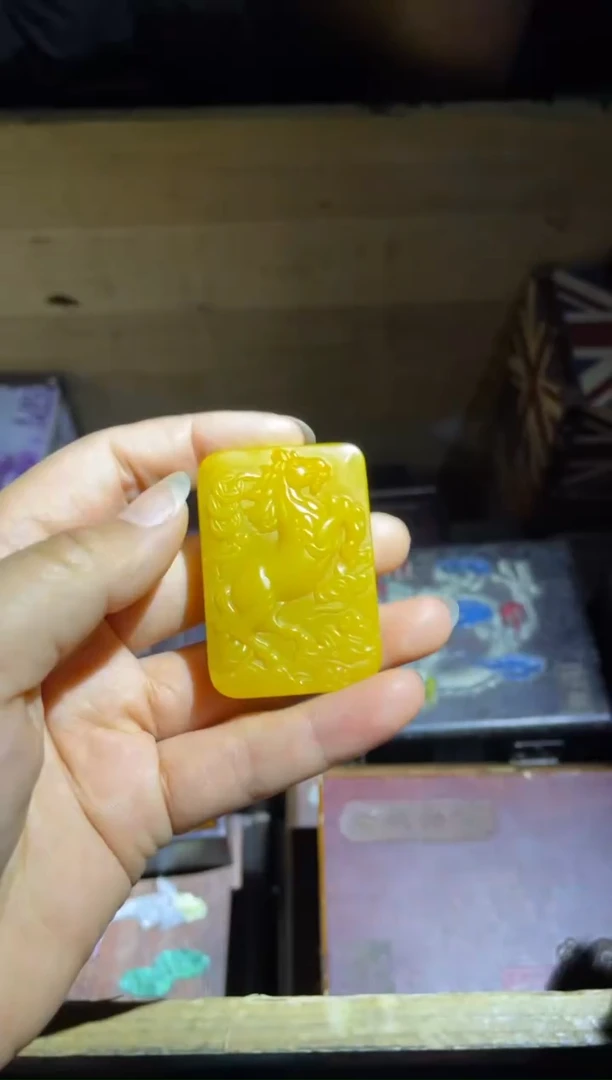 和田玉未镶嵌颈饰黄钰马到成功1件