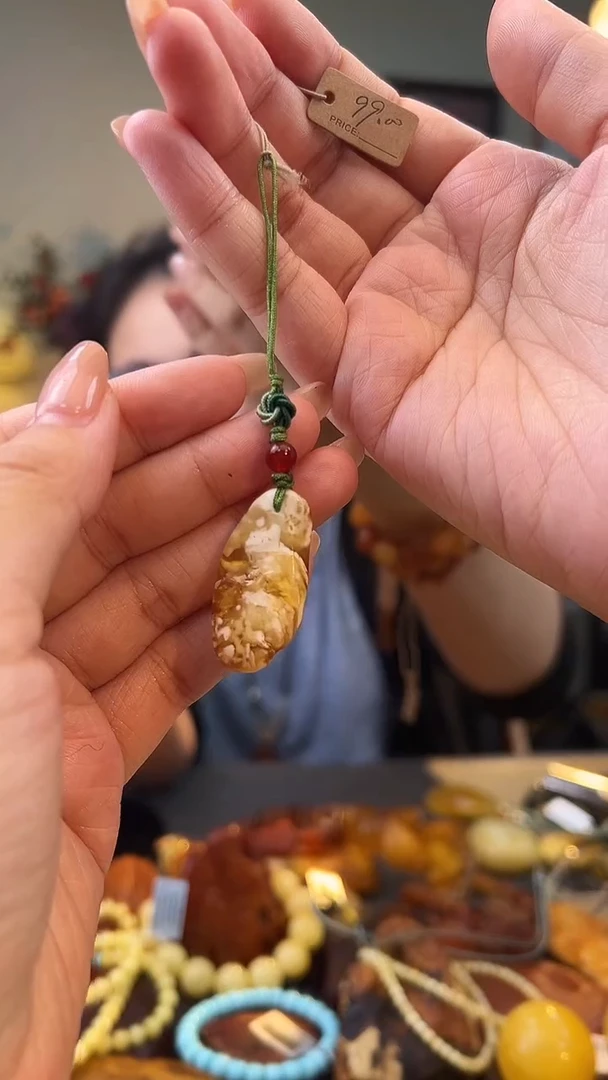 琥珀颈饰未镶嵌挂件