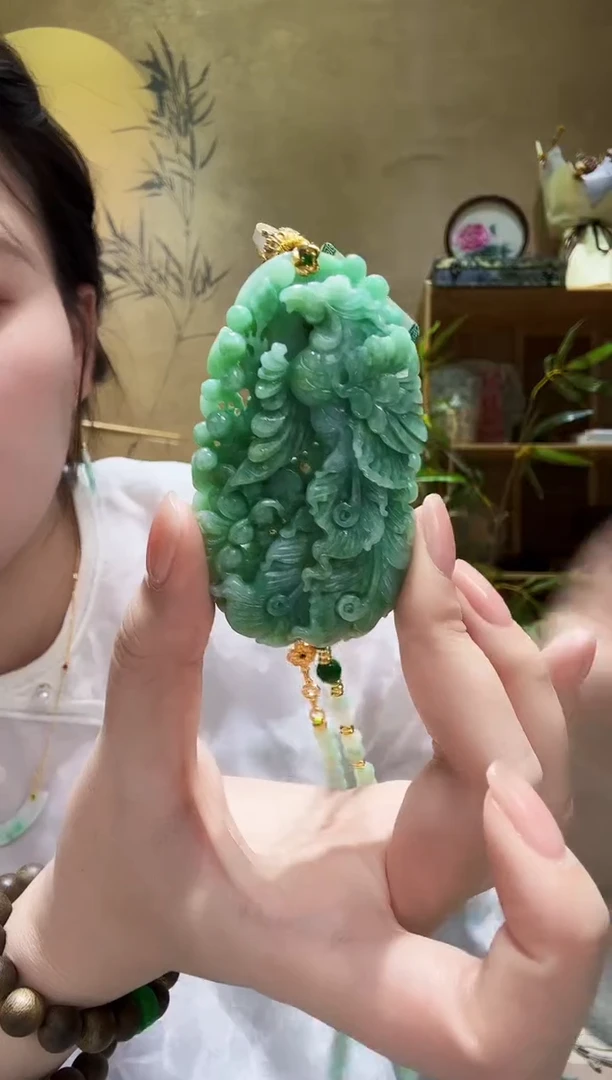 颈饰未镶嵌翡翠吊坠