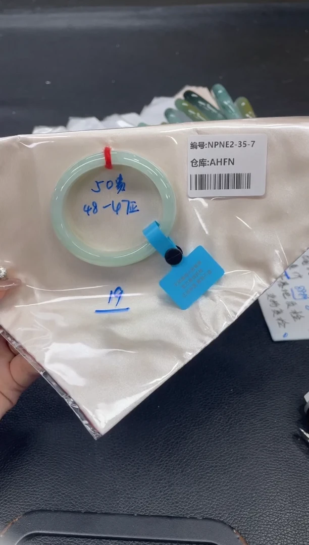 未镶嵌手镯翡翠 翡翠手镯
