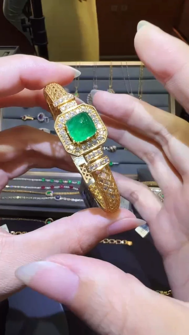18K金镶嵌手镯祖母绿3.26ct