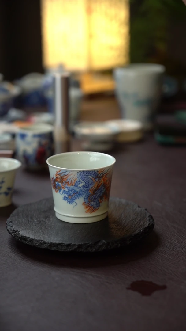 景德镇全手工手绘斗彩龙纹直口主人杯