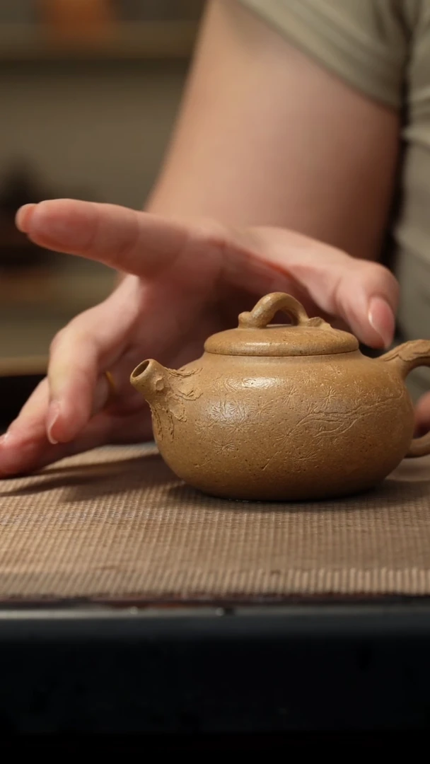紫砂茶盏葵黄段刻绘150CC
