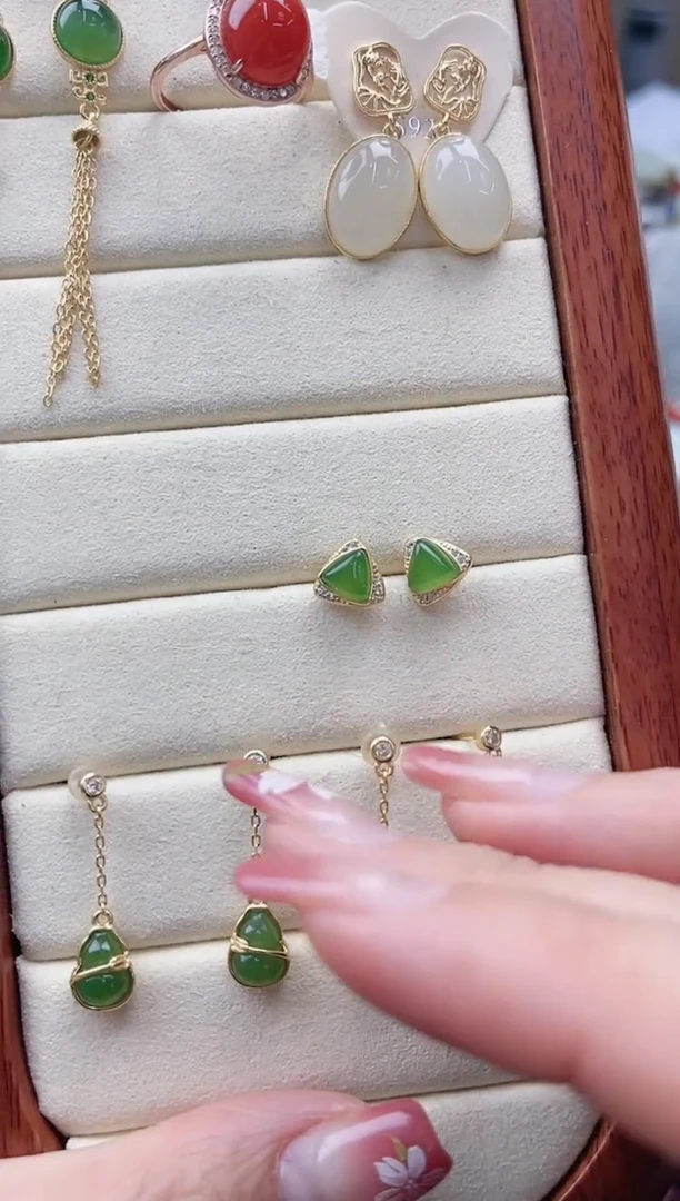 【闪购商品】和田玉耳钉未镶嵌耳钉