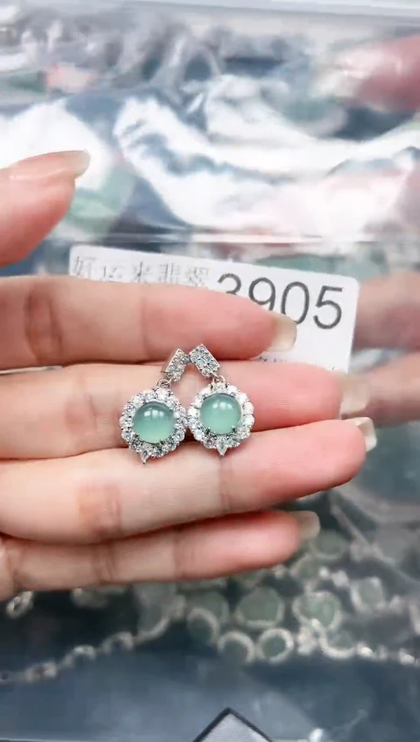 【闪购商品】翡翠颈饰未镶嵌3905赠皮绳