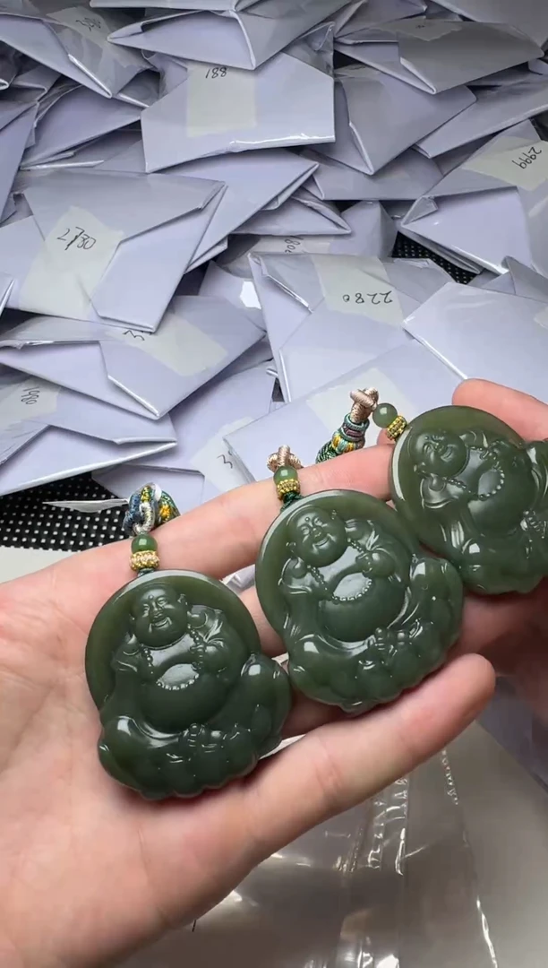 颈饰未镶嵌和田玉佛公